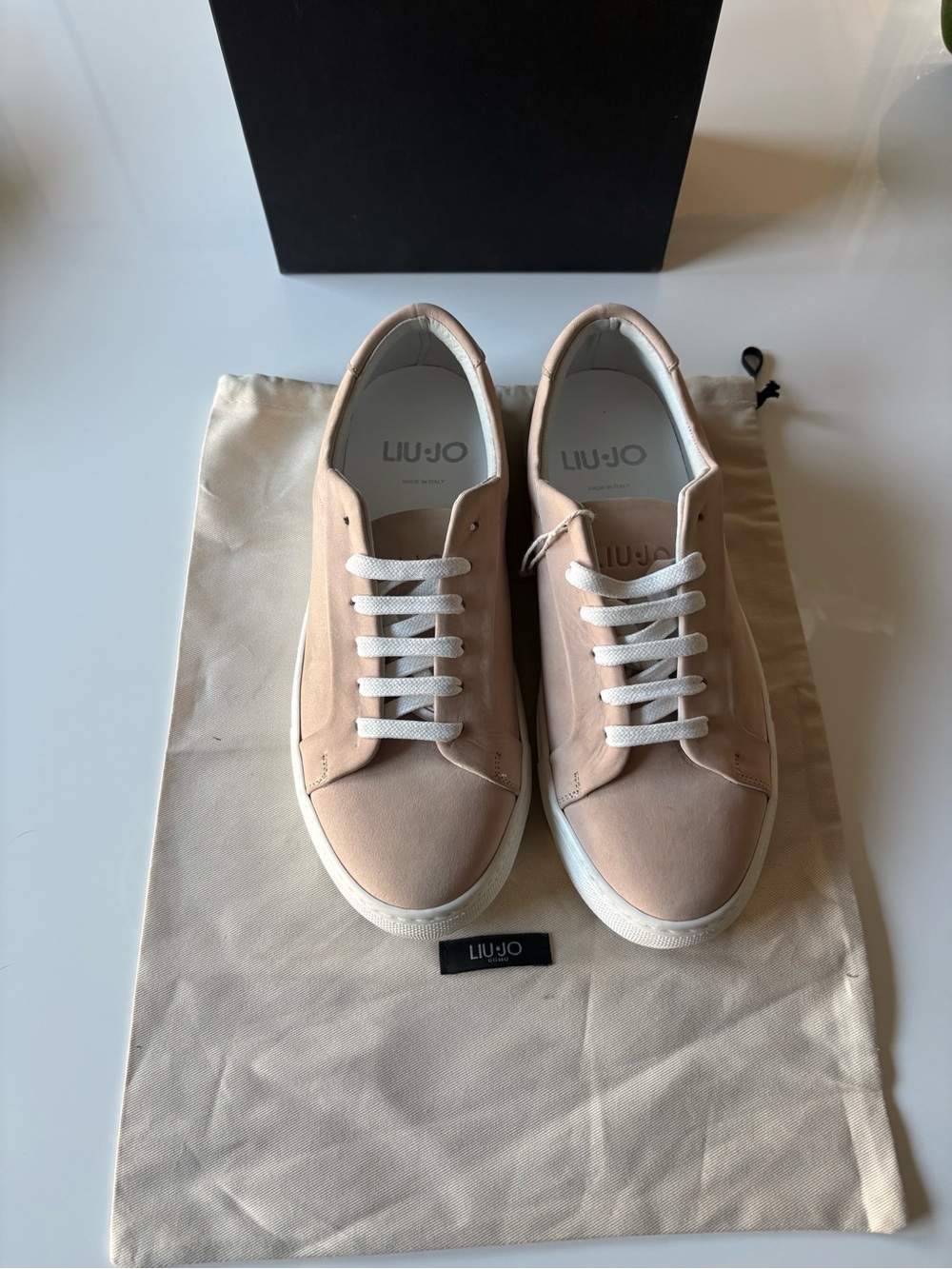 New Italian Liu Jo Low-Top Sneakers White Laces/ Leather/ color Melon / Tan